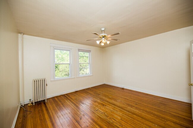 Building Photo - 2026/2027 JHU Off-Campus 5bd/3ba Charles Village w/ W/D & parking!.. Available 6/9/26