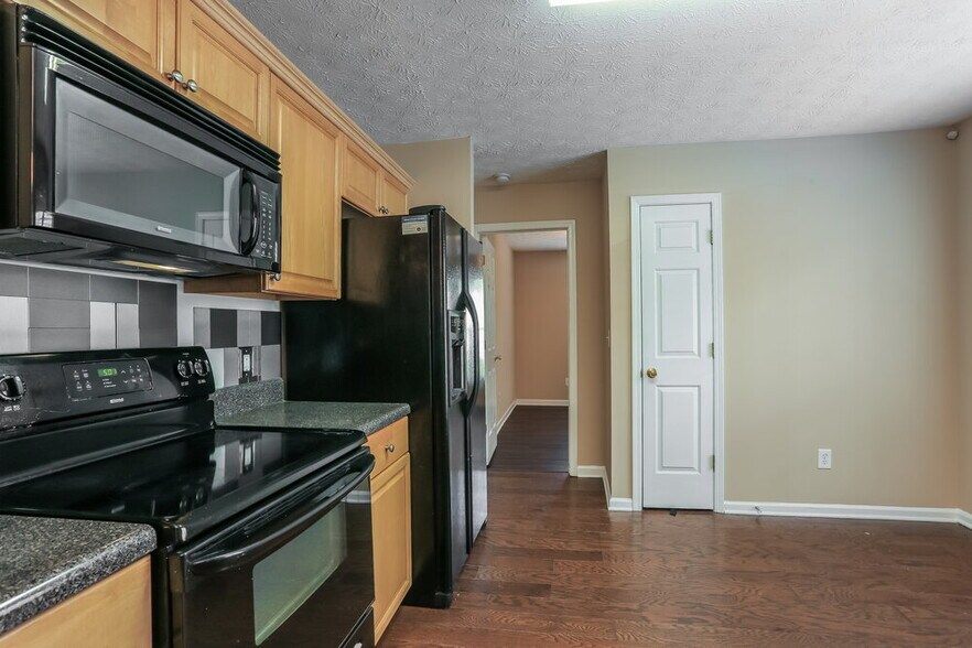 Building Photo - 75 Bellaire Ln