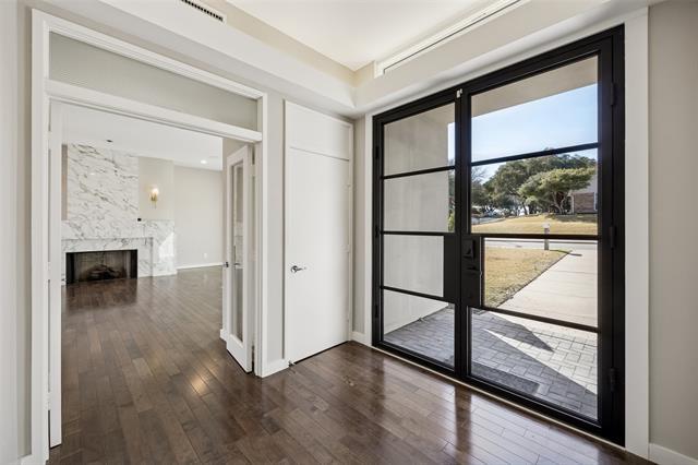 Building Photo - 7030 Blackwood Dr