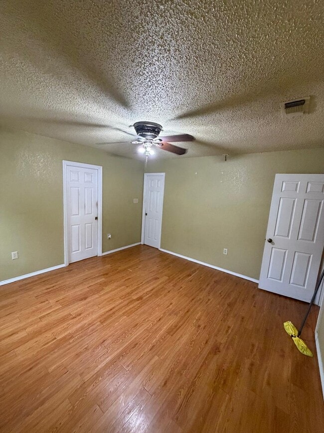 Building Photo - 934 Flagstone Dr