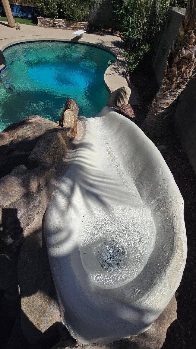 Building Photo - 8213 W Quail Ave