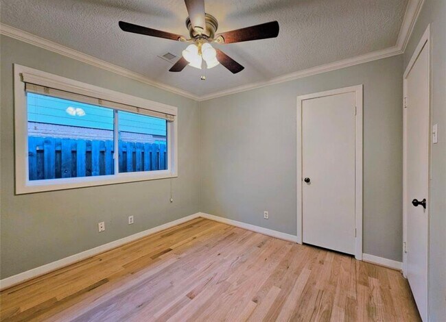 Building Photo - 2527 Willowby Dr