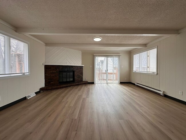 Building Photo - 733 1st St