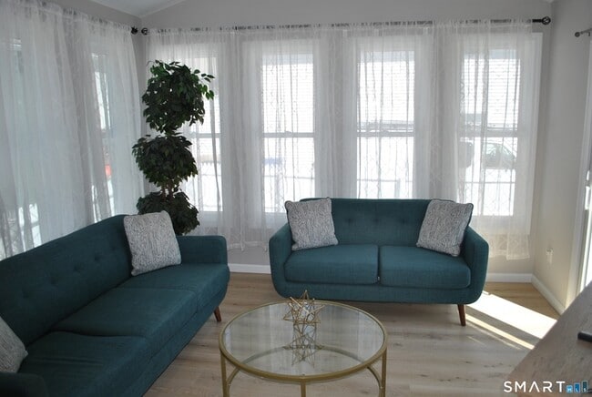 Building Photo - 3 Bostwick Pl