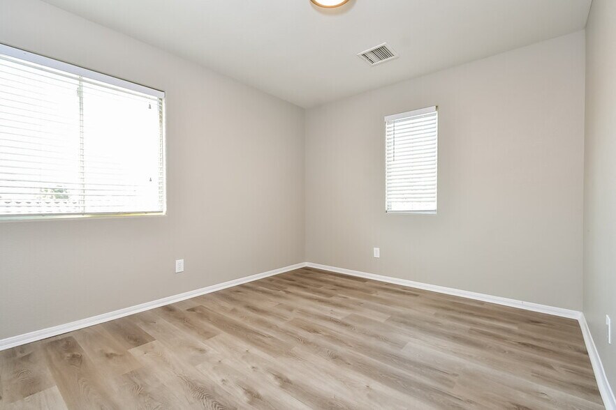 Building Photo - 8429 Shady Pines Dr