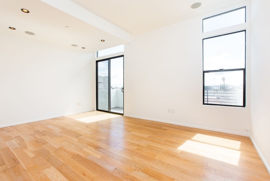 Building Photo - 8639 Whitworth Dr