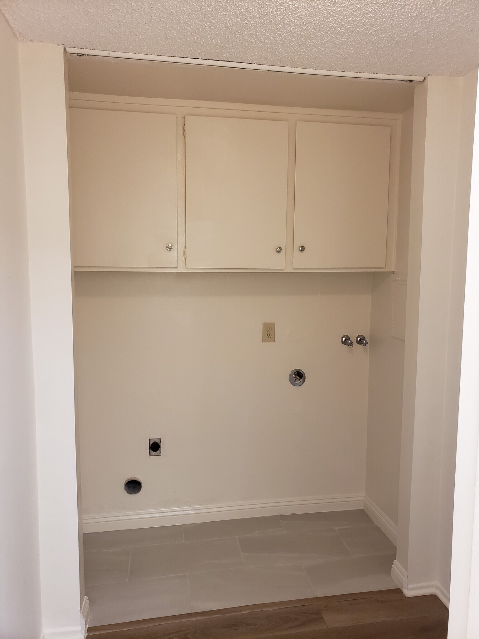 Laundry Hookups - 2930 W 235th St