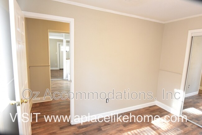 Building Photo - 5555 Farrow Ave
