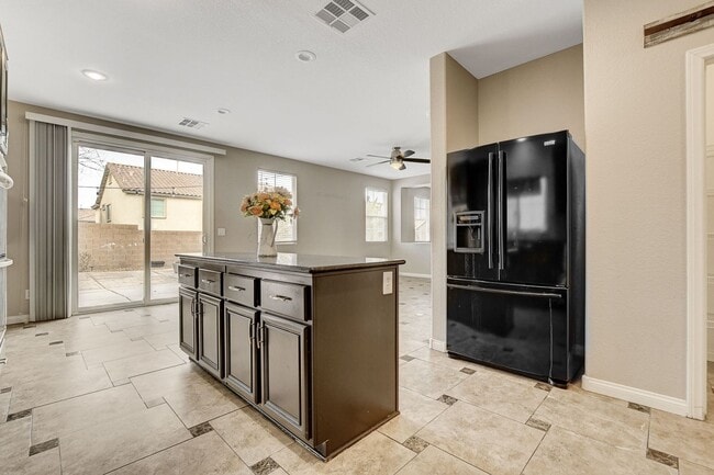 Building Photo - 4 bedroom cul-de-sac home in Henderson!