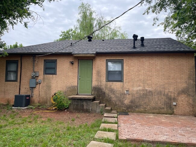Building Photo - 4005 SE 26th St
