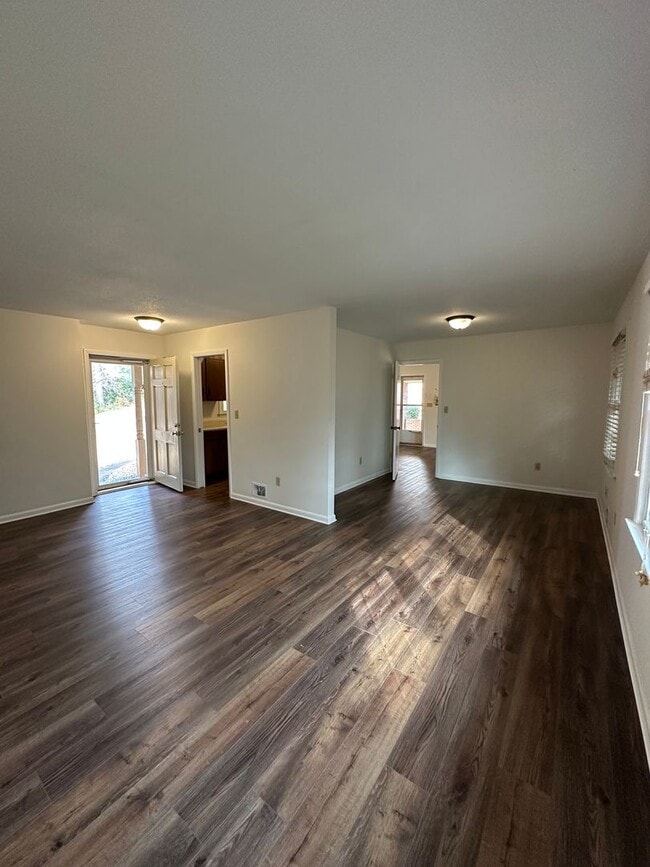 Building Photo - East-side home move-in ready