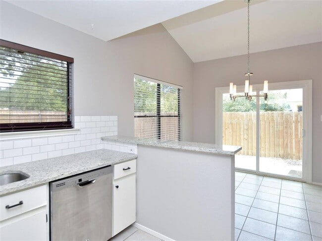Building Photo - 813 Primrose Ln