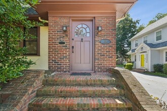 Building Photo - 208 W Hudson Ave
