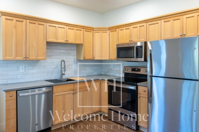 Building Photo - Updated 2 Bed Home with Detached Office & Fenced Yard