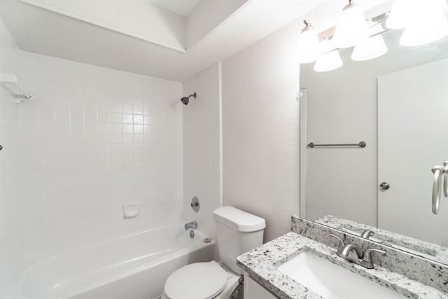 Building Photo - 1905 Lansdown Ct