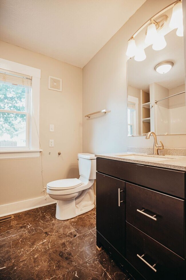 Building Photo - Home with Beauty, Character and Great LOCA...