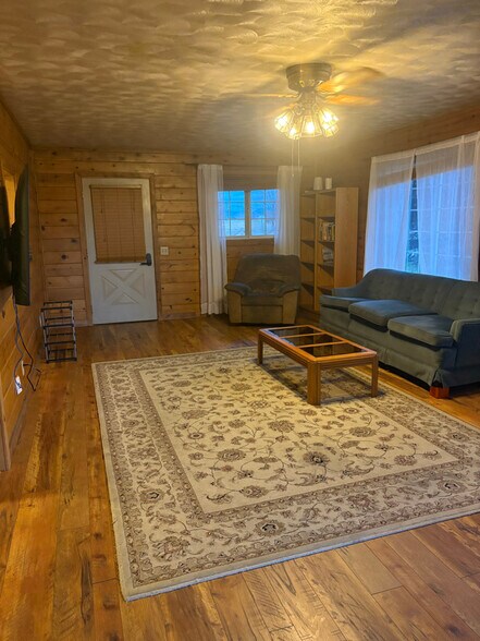 Building Photo - 139 Pine Hollow Rd