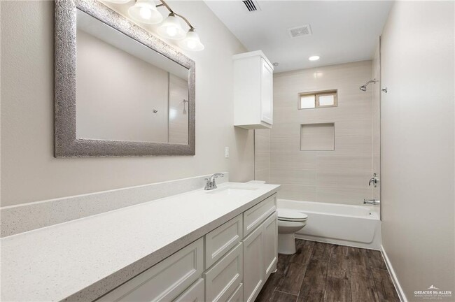Building Photo - 14 N Sugar Bear Dr