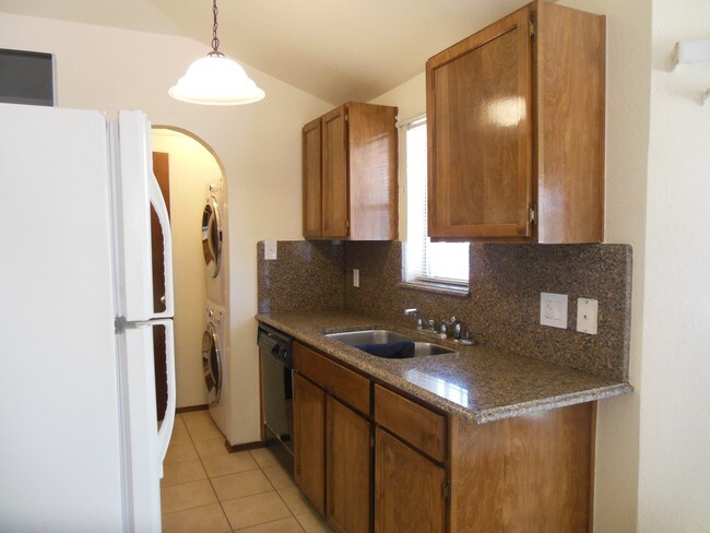 Building Photo - 815 El Arco Dr