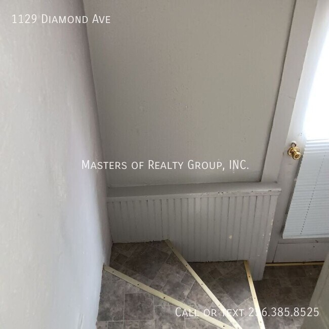 Building Photo - 1129 Diamond Ave
