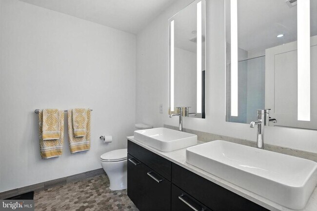 Building Photo - 70 N St SE