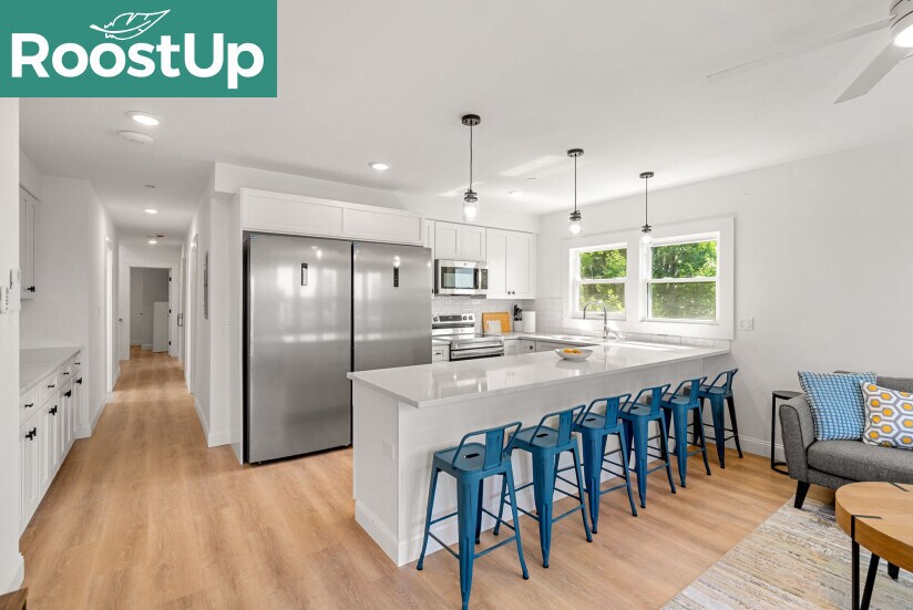 Building Photo - RoostUp Furnished Private Bedroom with Pri...