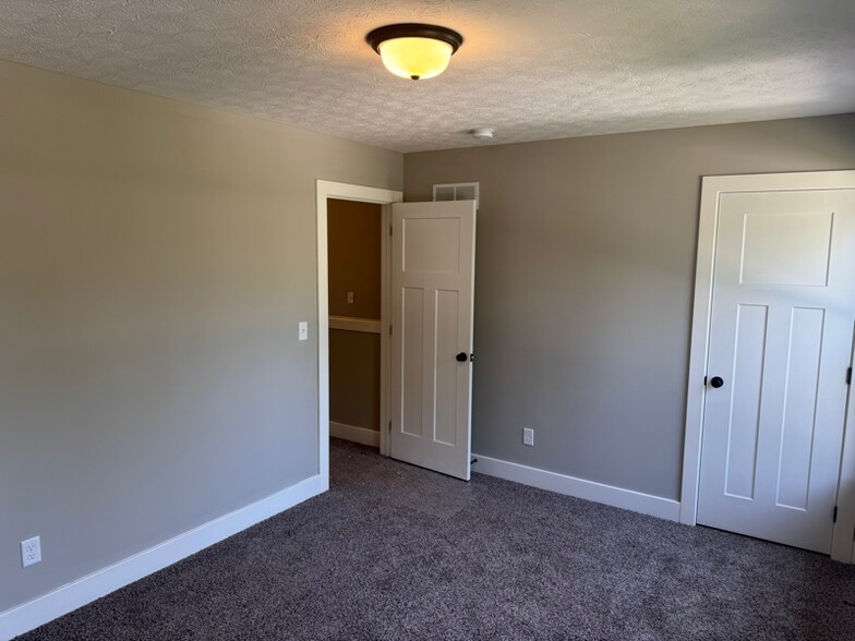 Building Photo - 8945 High St