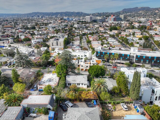 Building Photo - 1044 Manzanita St