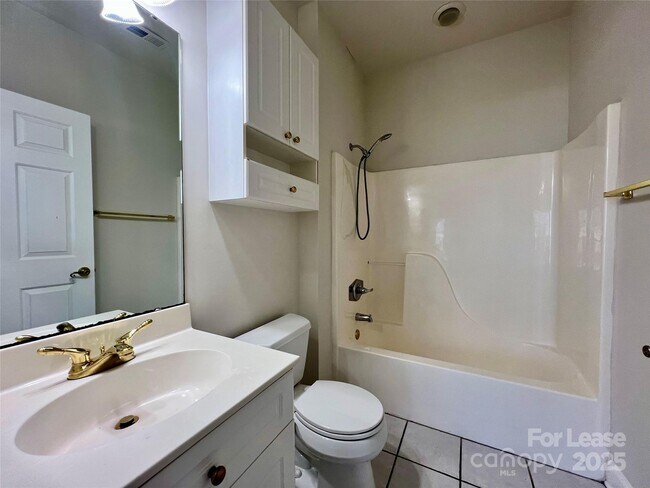 Building Photo - 8929 Meadow Vista Rd