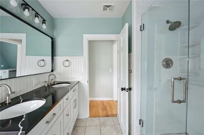 Building Photo - 450 Ocean Rd