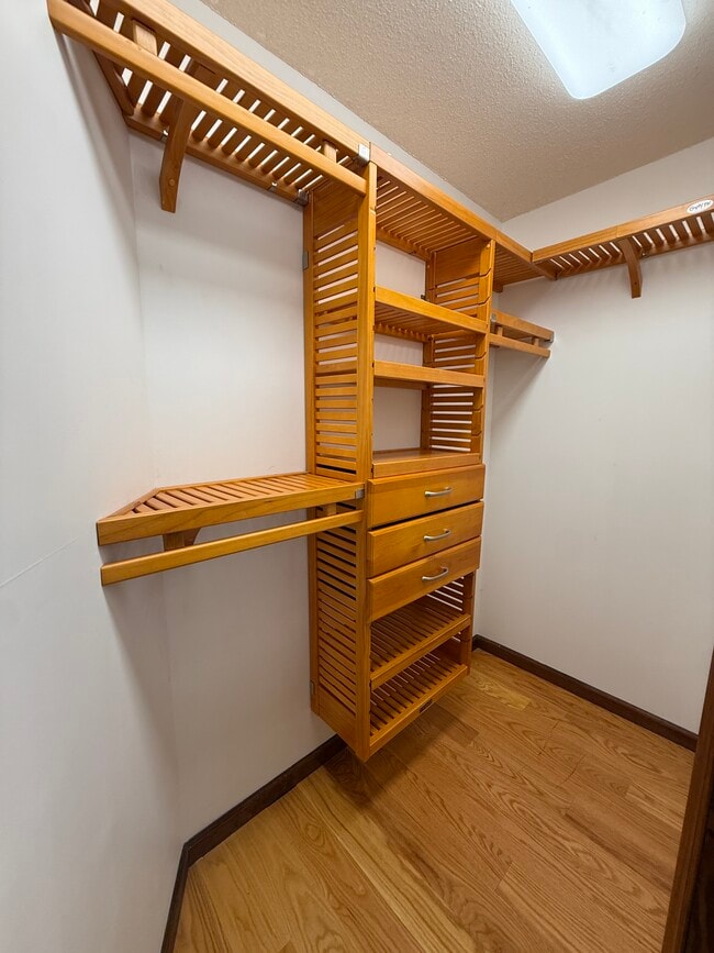 Building Photo - 4711 Highview Ct