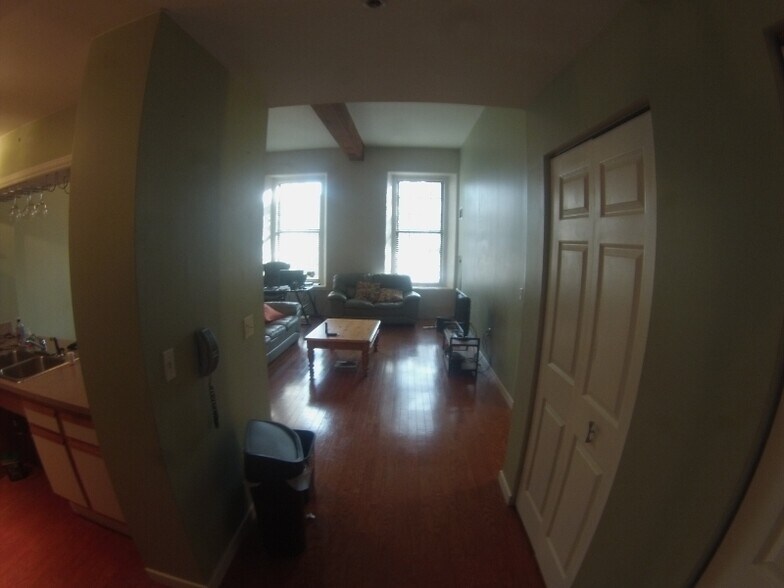 Primary Photo - 15 Higgins St
