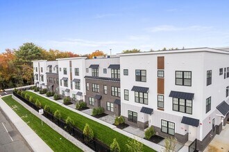 Building Photo - 635 Main St