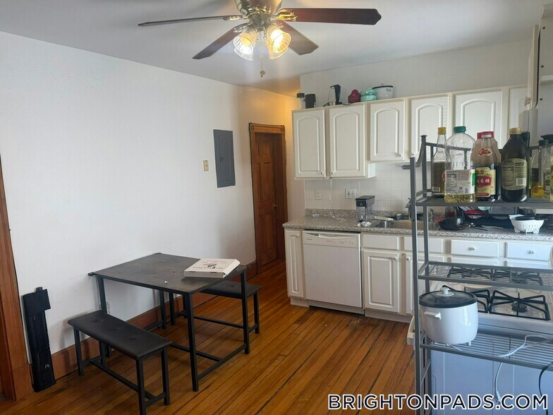Building Photo - 45 Litchfield St