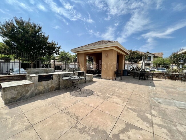 Building Photo - 1360 Shady Ln