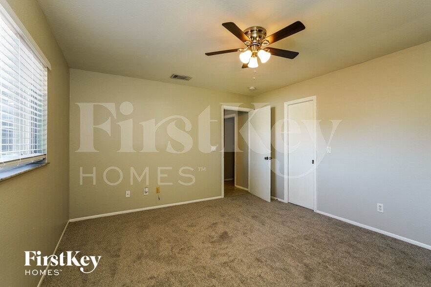 Building Photo - 143 SE 20th St