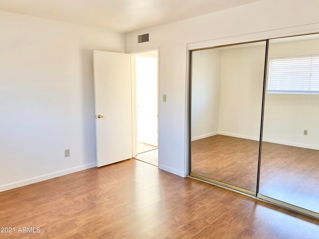 Building Photo - 8529 E Portland St