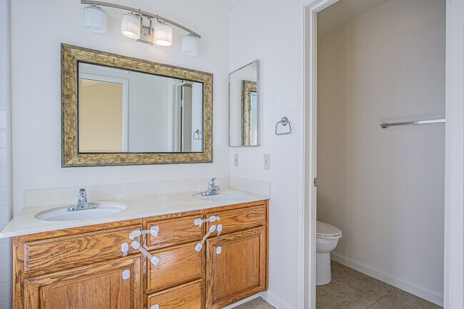 Building Photo - 1912 Magdalena Cir