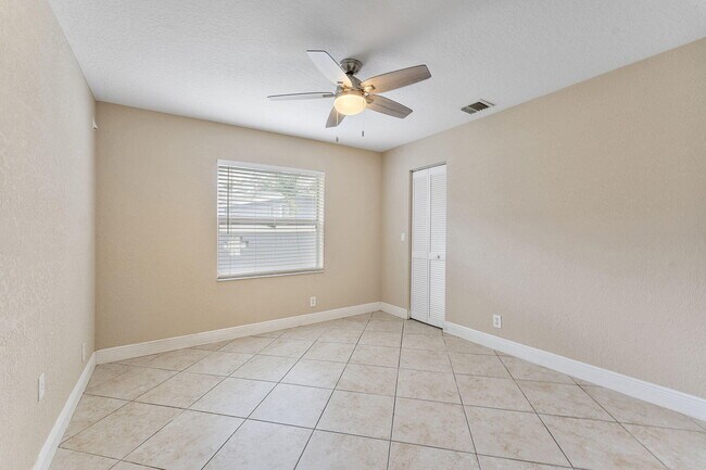 Building Photo - 4868 Kensington Cir