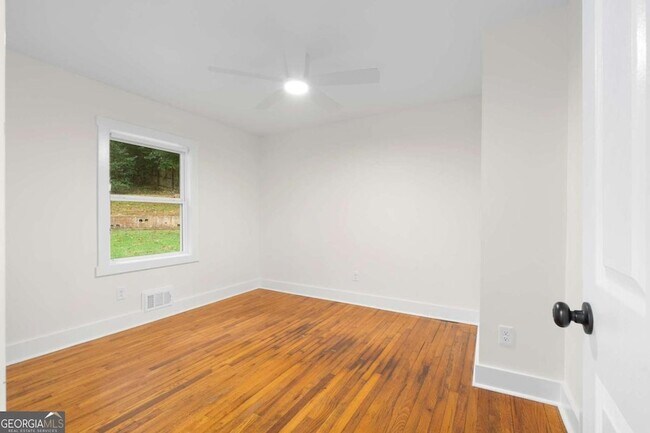 Building Photo - 1857 Boulderview Dr SE
