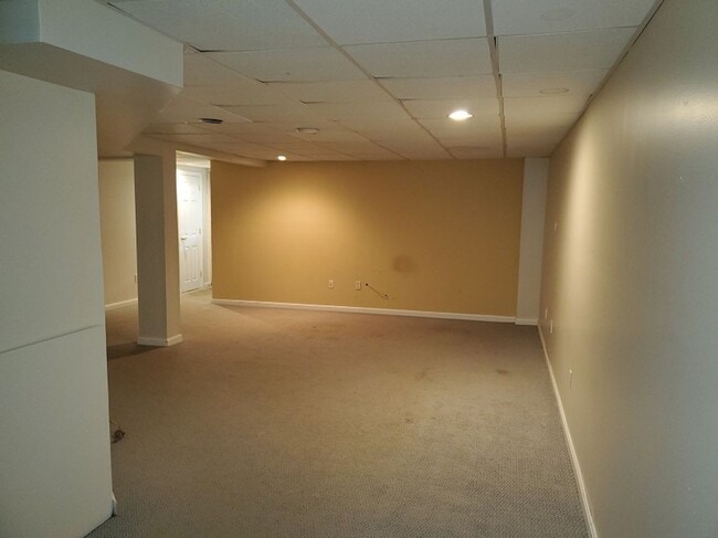 Building Photo - Warm and Inviting Marlborough Single Family Rental Opportunity