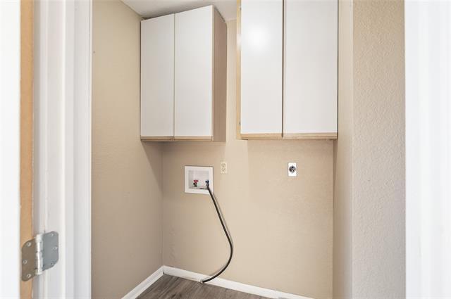 Building Photo - 208 W Maple St