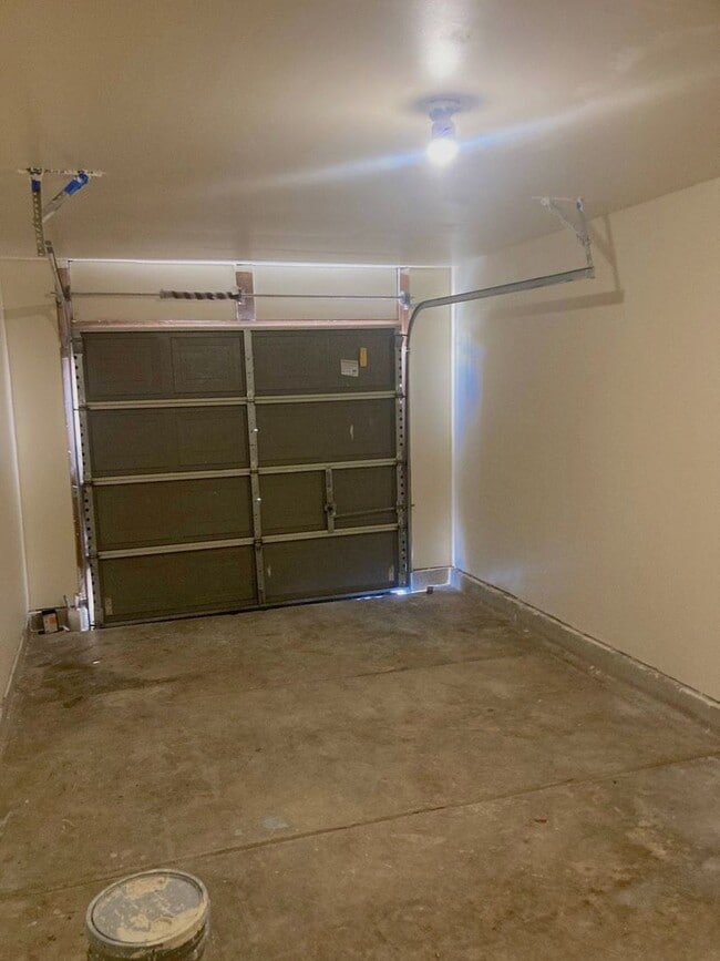 Building Photo - Spacious open concept ranch