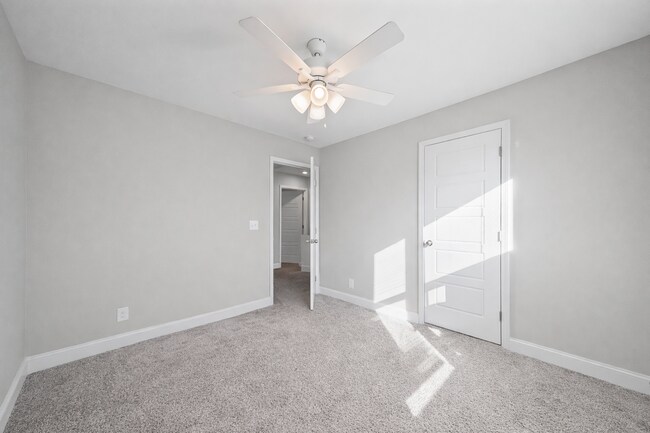 Building Photo - Pet Friendly Three Bedroom!