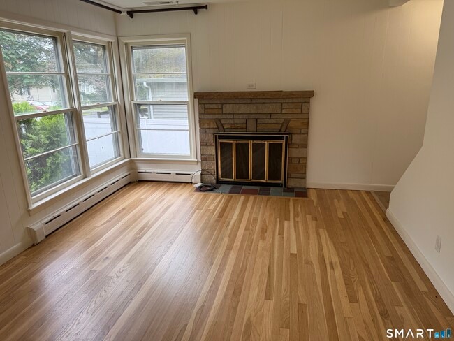 Building Photo - 17 Oenoke Pl