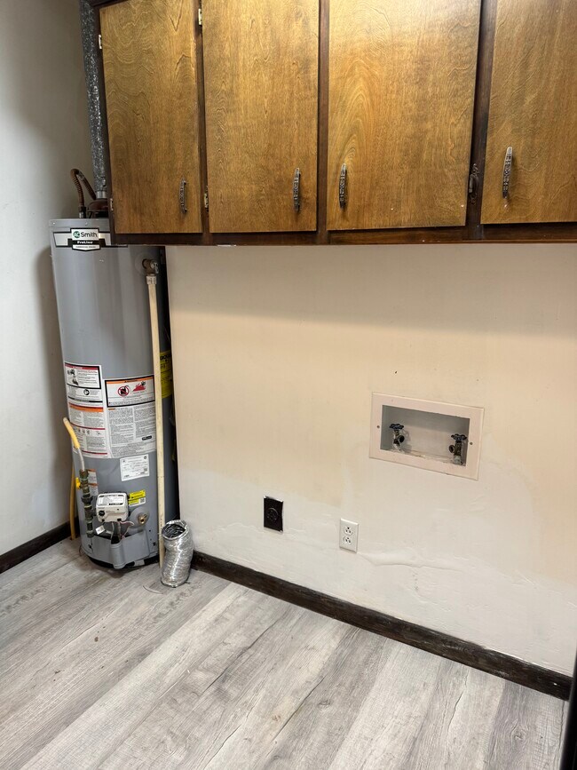 Building Photo - 1003 Sunset Dr