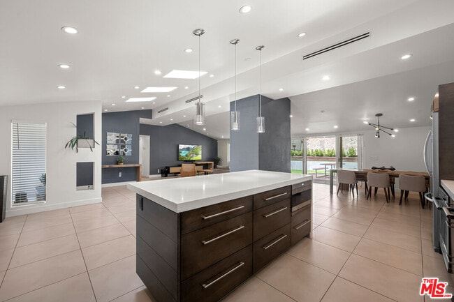 Building Photo - 20159 Hatteras St