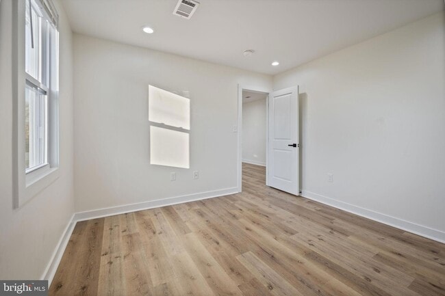 Building Photo - 555 S Marlyn Ave