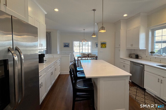 Building Photo - 860 Oldfield Road