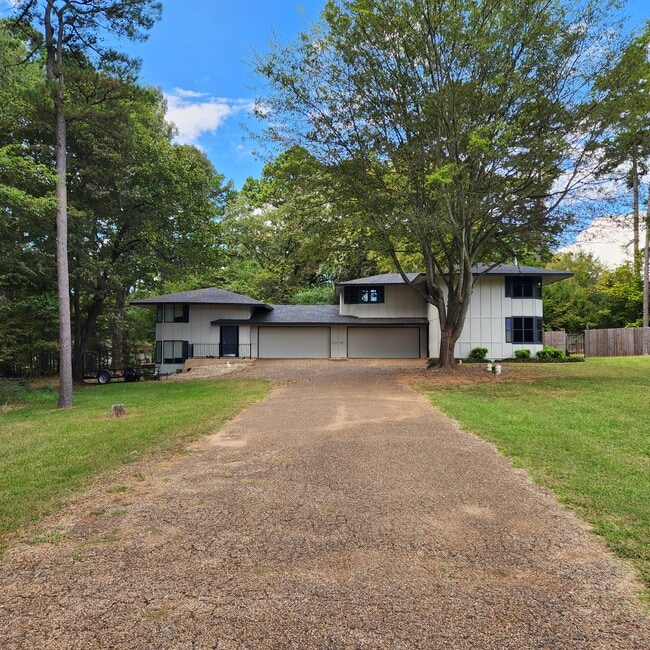 Building Photo - 18171 Meandering Way
